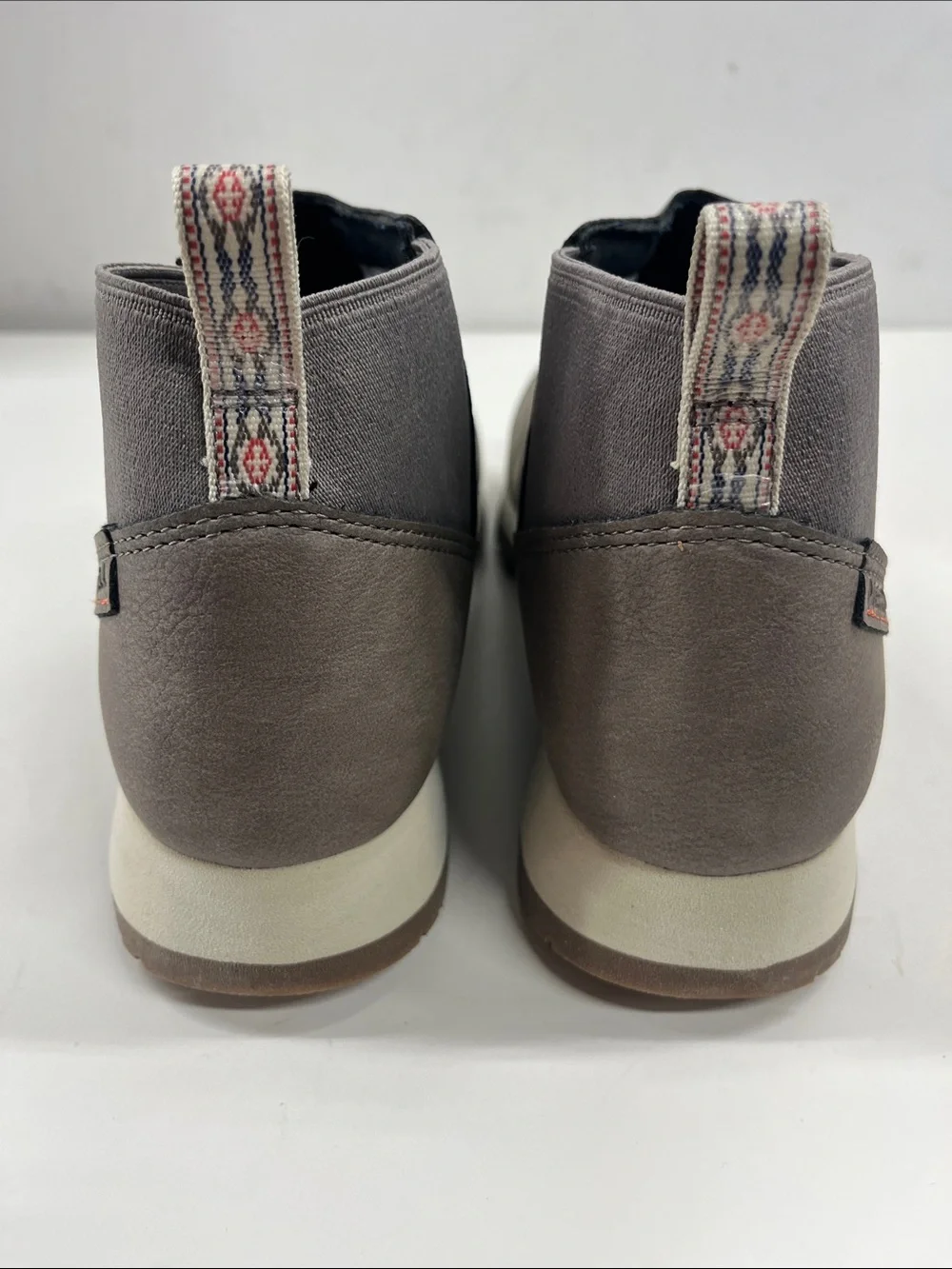 New Merrell Women's Alpine Chelsea Boots in Grey Vegan Leather Size 11